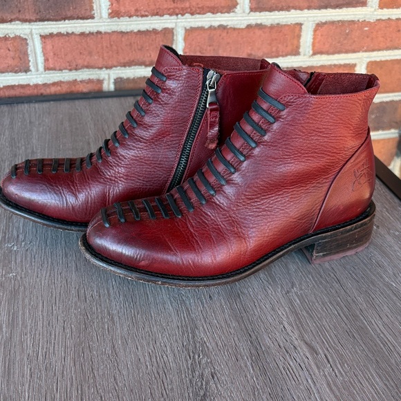 John Fluevog Babette Red Ankle Boots with Black Laces - Picture 3 of 7